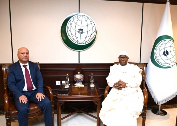 Dr. Abu Holi discusses the latest political developments in the Palestinian arena with the Secretary-General of the Organization of Islamic Cooperation.