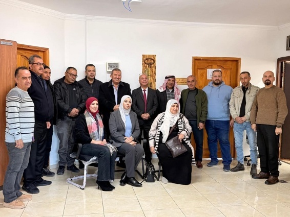 أبو هولي يلتقي اللجنة الشعبية لمخيم عين السلطان ويشيد بأدائها ويؤكد أهمية دور الأونروا
