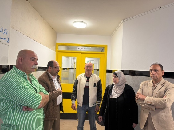 شؤون اللاجئين بالمنظمة تتفقد مشفى قلقيلية "الأونروا" وتبحث مع المحافظ واللجنة الشعبية تداعيات قرار الاونروا بإغلاق قسمي الباطني والولادة في المشفى