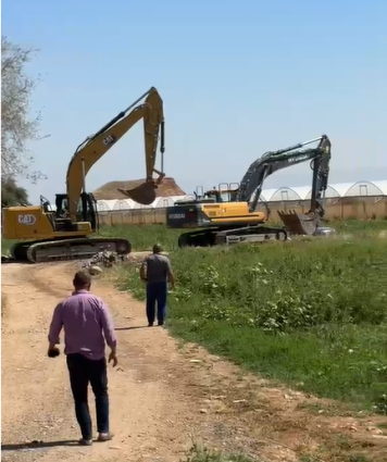 الاحتلال يشرع بهدم بيوت بلاستيكية بالأغوار الشمالية