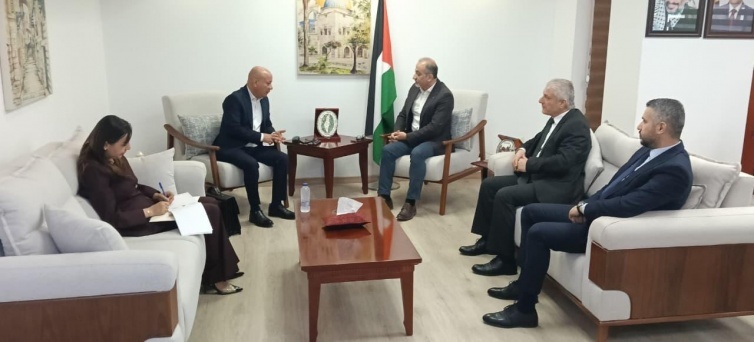 أبو هولي ومندوب فلسطين الدائم لدى الجامعة العربية يبحثان إحياء الذكرى الـ78 للنكبة