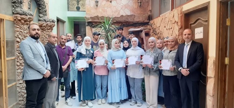 برعاية الرئيس: دائرة شؤون اللاجئين تختتم الدورة التعليمية المكثفة لطلبة مخيم اليرموك من المرحلتين الإعدادية والثانوية