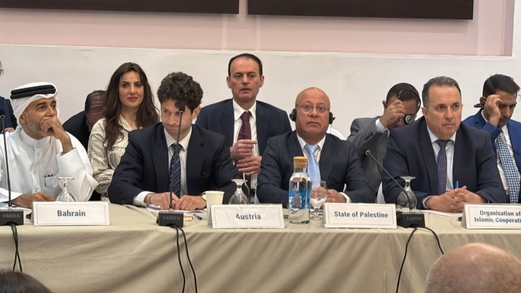 خلال كلمته في اجتماعات اللجنة الاستشارية أبو هولي يطالب برفع مشروطية تمويل الأونروا ويحذر: الإجراءات التدبيرية خط أحمر لا يمكن شرعنته - طالب المانحين باتفاقيات تمويل متعددة السنوات مع الاونروا وملاحقة الاحتلال دولياً على جرائمه بحق طواقمها - تصفية الاونرو