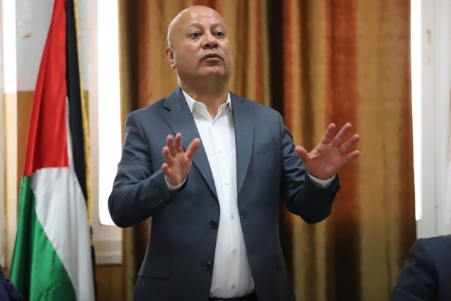 أبو هولي يبحث في لقاء موسع بمخيم عقبة جبر آليات تعزيز صمود اللاجئين في المخيمات وتحسين الخدمات الأساسية المقدمة من الاونروا