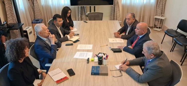 أبو هولي والسفير الاسعد يبحثان مع رئيس لجنة الحوار اللبناني الفلسطيني أوضاع اللاجئين في لبنان وحوكمة المخيمات والتحديات التي تواجه الأونروا