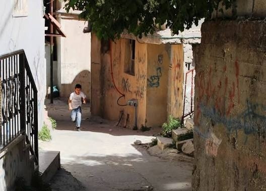 إصابات بالاختناق في مخيم الدهيشة والاحتلال يقتحم بلدات شرق بيت لحم  
