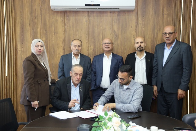 بتوجيهات الرئيس وتحت رعاية دائرة شؤون اللاجئين.. اللجنة الشعبية لمخيم الفارعة توقّع عقدًا للبدء بتنفيذ مشروع لتطوير البنية التحتية
