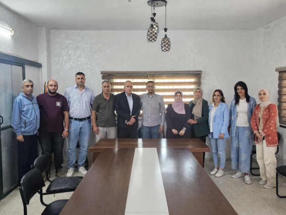 شؤون اللاجئين تتابع مشروعين لتطوير البنية التحتية وتحسين خدمات المياه والصرف الصحي في مخيم الفارعة