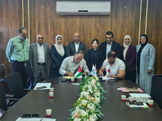 برعاية الرئيس  دائرة شؤون اللاجئين:  توقيع عقد مشروع إعادة تأهيل وصيانة شبكة الصرف الصحي في مخيم عسكر الجديد