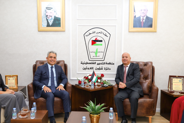 أبو هولي يُطلع السفير المصري على أوضاع اللاجئين واستهداف الأونروا